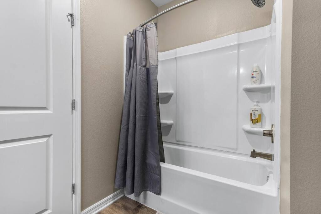 Elegant 2 Bedroom/2 Bath Condo With All Amenities Мелбърн Екстериор снимка