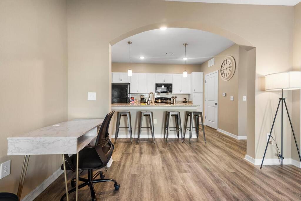 Elegant 2 Bedroom/2 Bath Condo With All Amenities Мелбърн Екстериор снимка
